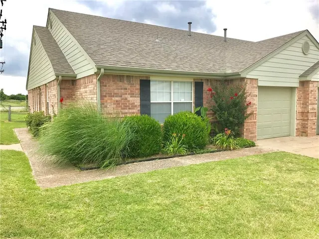 Front exterior — 1107 N Piedmont Road J, Piedmont, OK 73078