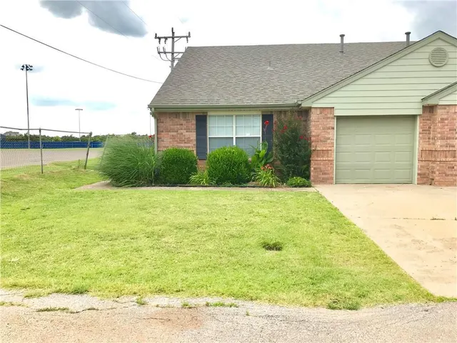 Photo 2 — 1107 N Piedmont Road J, Piedmont, OK 73078