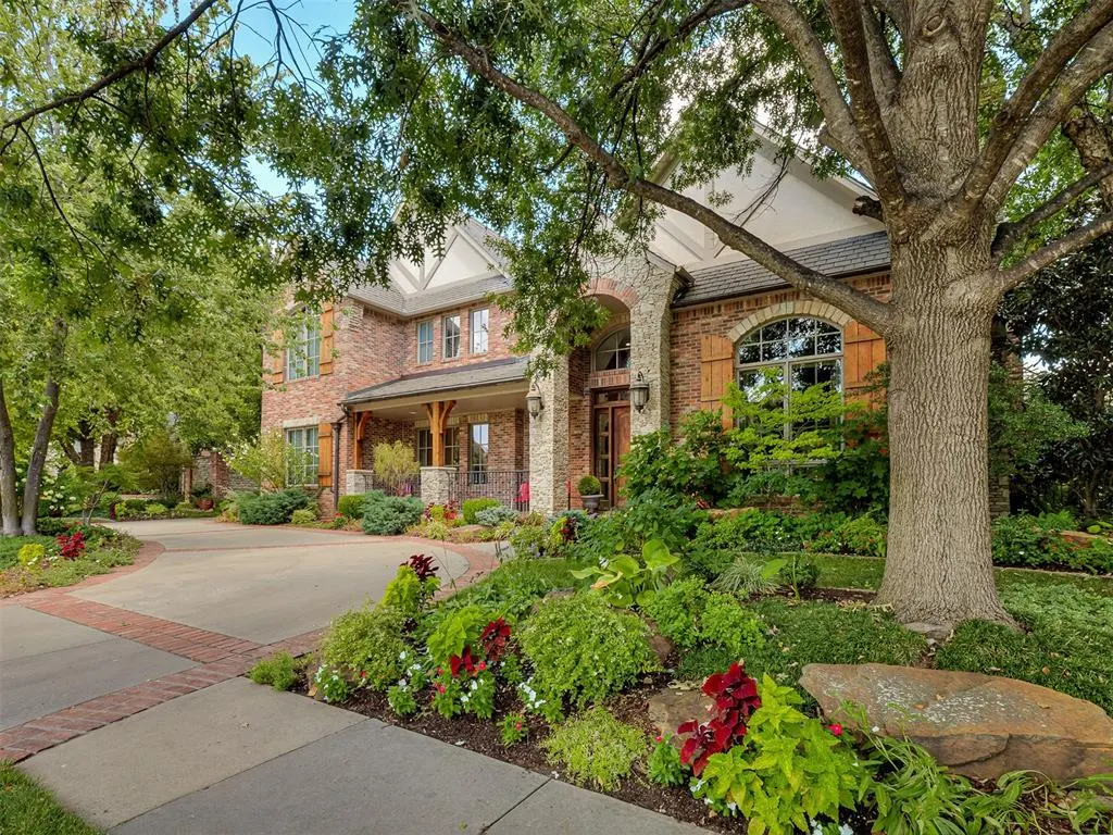 Photo 2 — 517 Flint Ridge Drive, Norman, OK 73072
