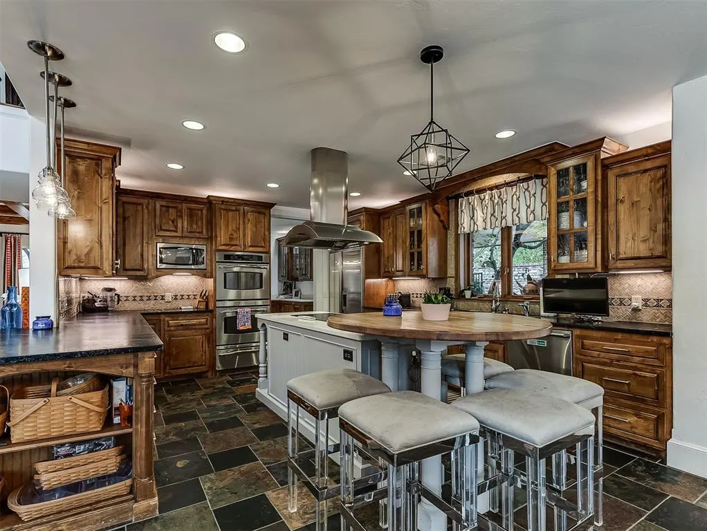 Photo 9 — 517 Flint Ridge Drive, Norman, OK 73072