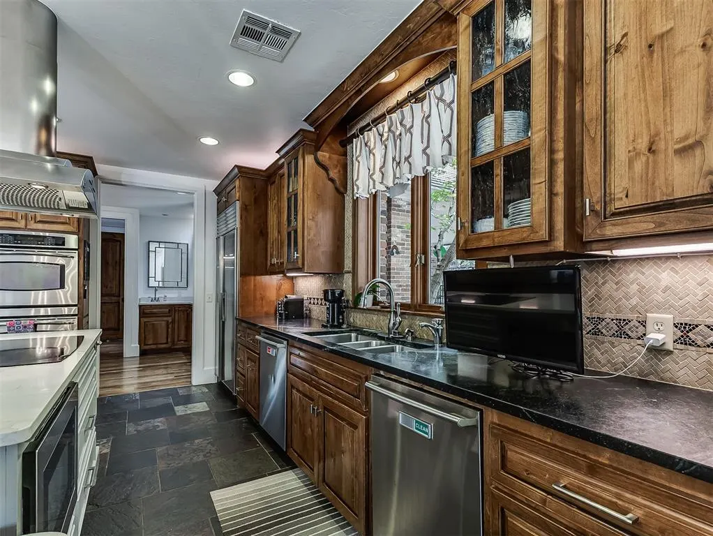 Photo 10 — 517 Flint Ridge Drive, Norman, OK 73072
