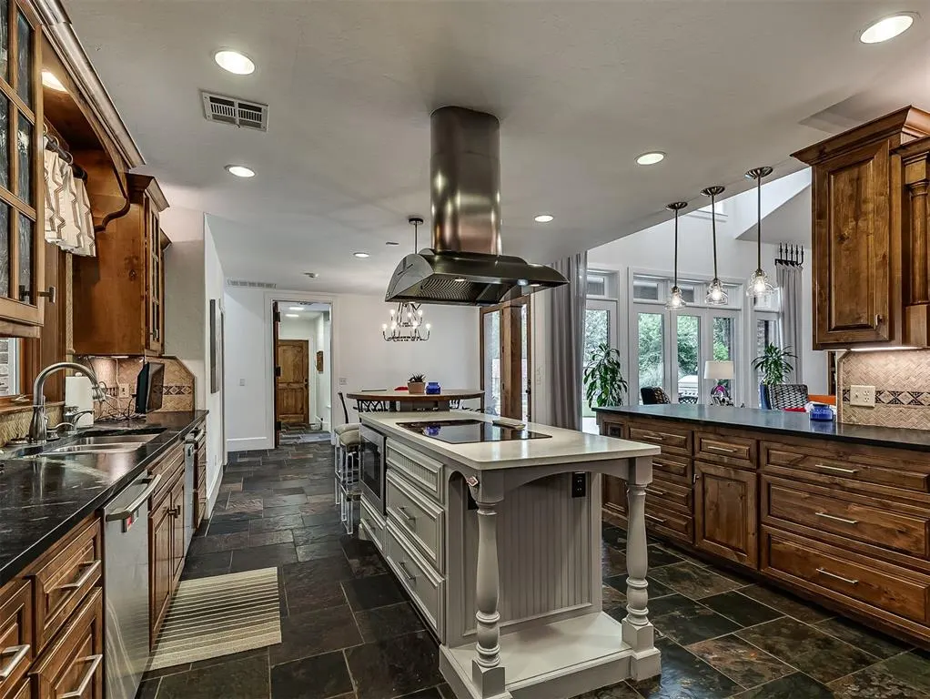 Photo 12 — 517 Flint Ridge Drive, Norman, OK 73072