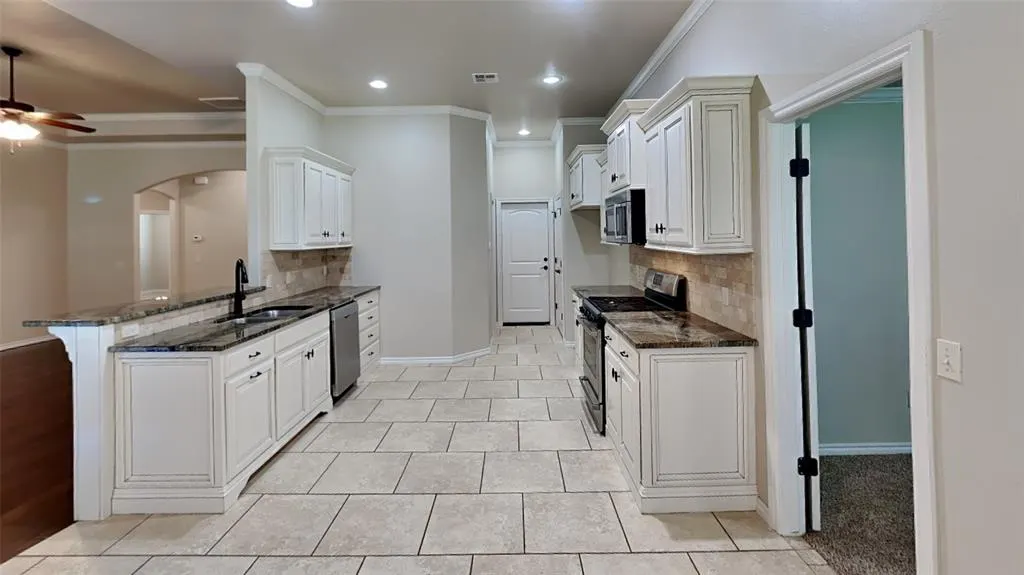 Photo 8 — 725 Dusty Trail, Yukon, OK 73099