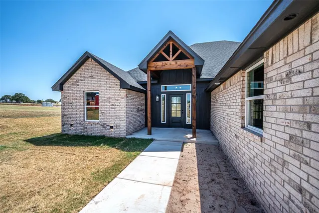 Photo 2 — 2411 Bear Creek Cir Circle, Blanchard, OK 73010