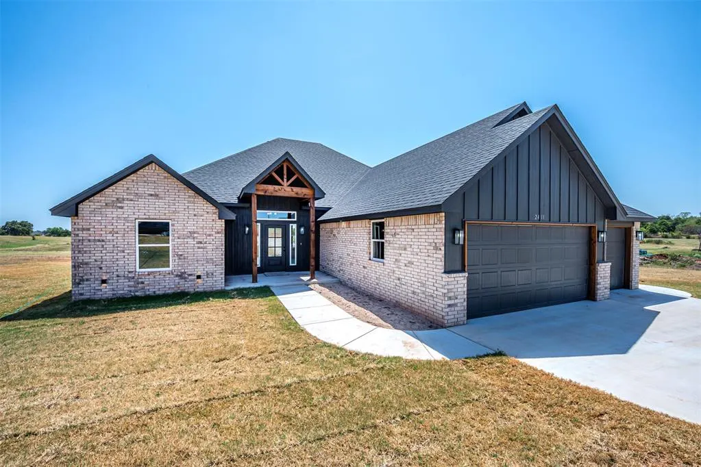 Photo 4 — 2411 Bear Creek Cir Circle, Blanchard, OK 73010