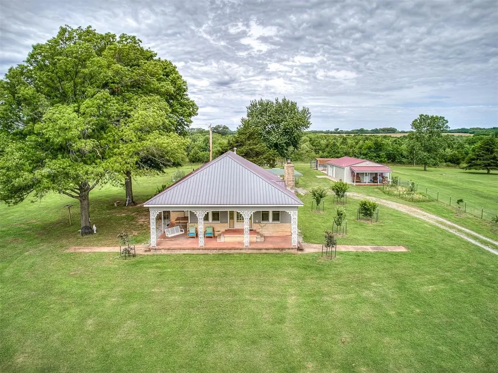 Front exterior — 3965 State Highway 18 Highway, Fairfax, OK 74637