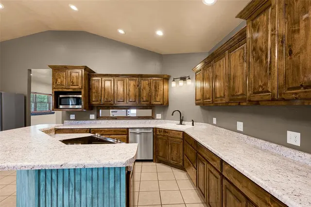 Photo 2 — 16156 County Road 1250, Binger, OK 73009