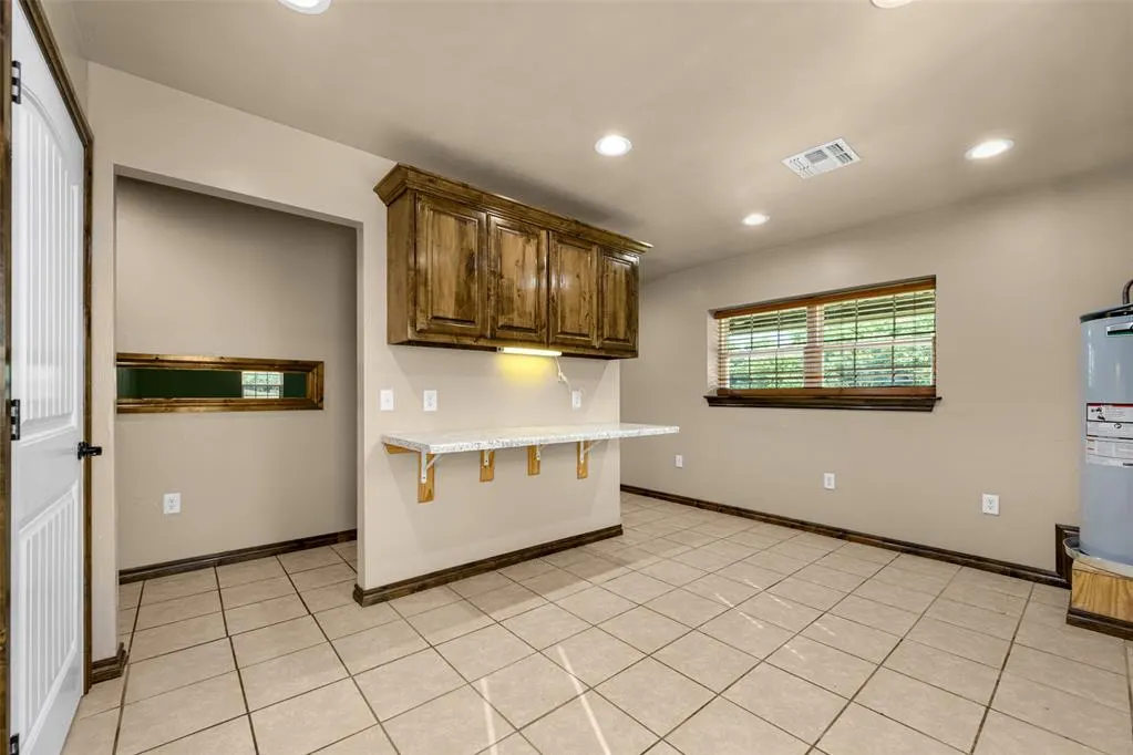 Photo 4 — 16156 County Road 1250, Binger, OK 73009