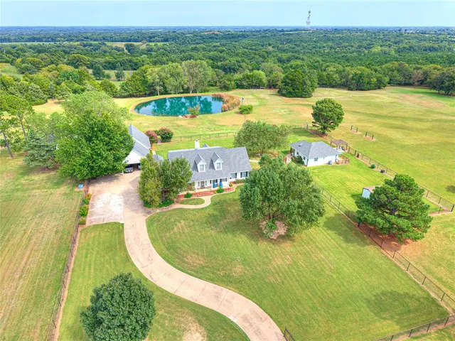 Photo 2 — 4081 Cedar Farm Road, Norman, OK 73068