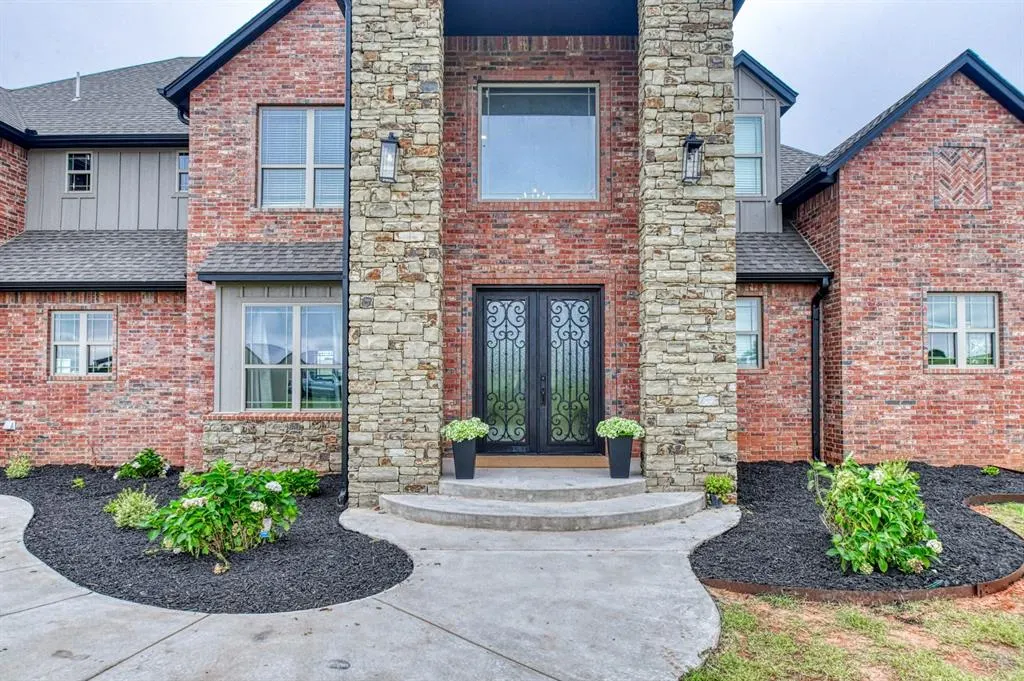 Photo 2 — 3802 Turtle Creek Circle, Tuttle, OK 73089