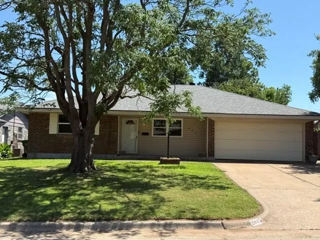 Front exterior — 204 E Bass Avenue, Yukon, OK 73099