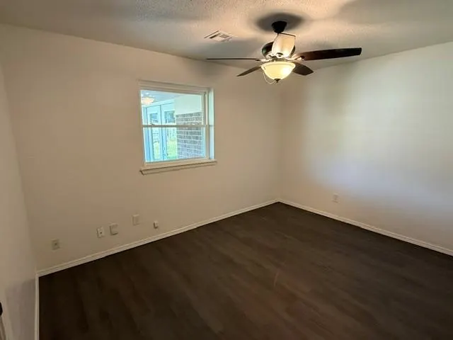 Photo 10 — 204 E Bass Avenue, Yukon, OK 73099
