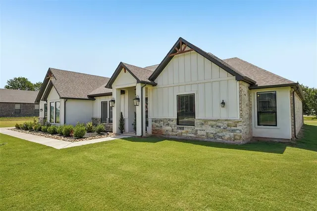 Photo 2 — 2249 Jackson Lane, Blanchard, OK 73010