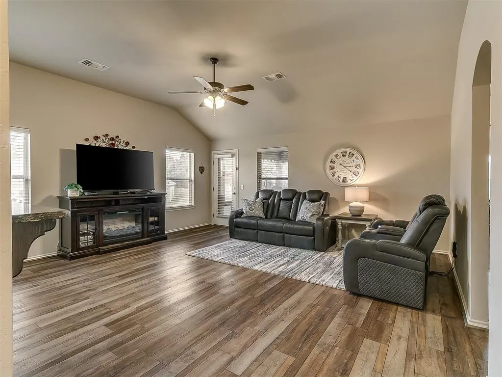 Photo 7 — 12487 Lakota Drive, Choctaw, OK 73020