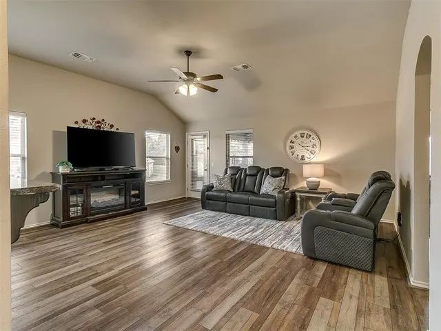 Photo 7 — 12487 Lakota Drive, Choctaw, OK 73020