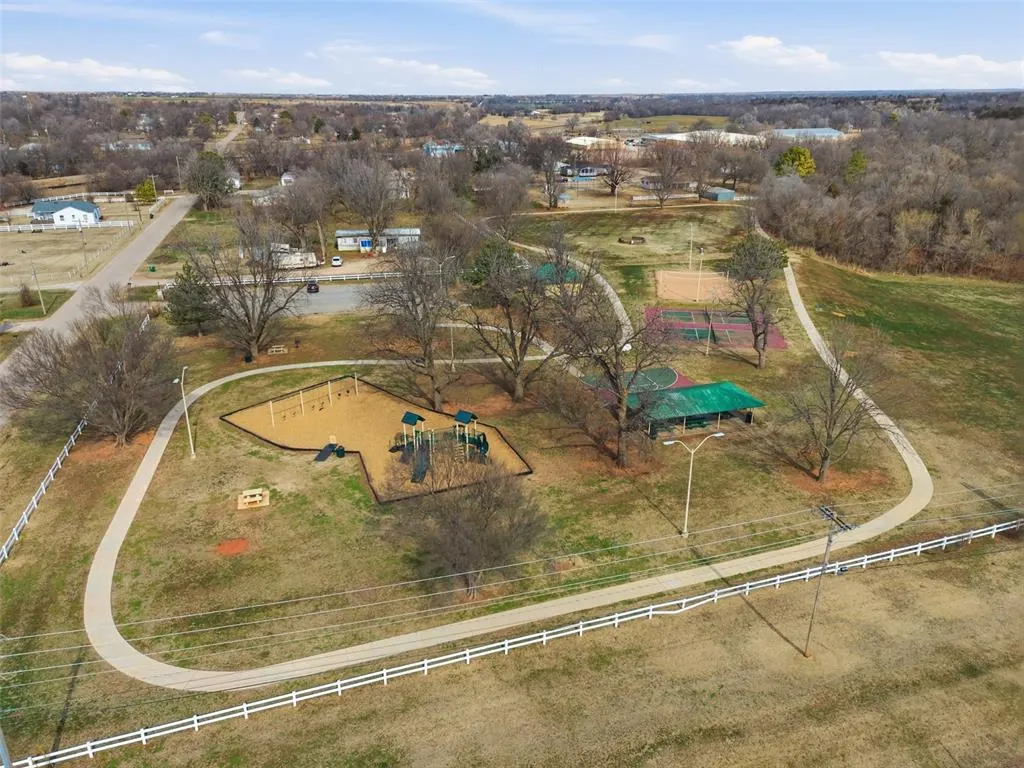 Photo 20 — 115 Holly Street, Perry, OK 73077