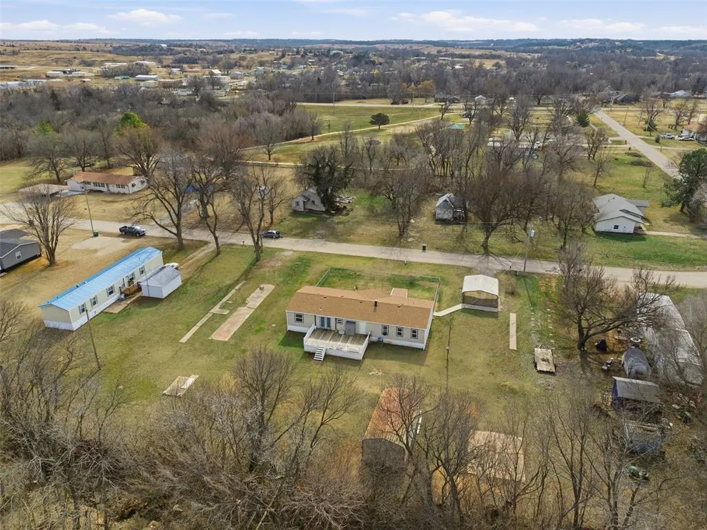 Photo 24 — 115 Holly Street, Perry, OK 73077