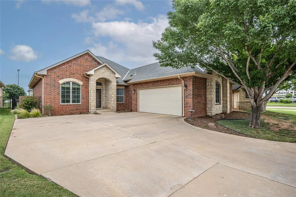 Front exterior — 10337 Hawthorn Drive, Oklahoma City, OK 73120