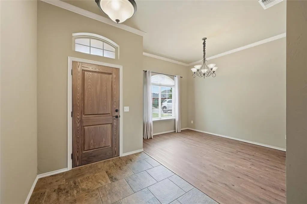 Photo 4 — 10337 Hawthorn Drive, Oklahoma City, OK 73120