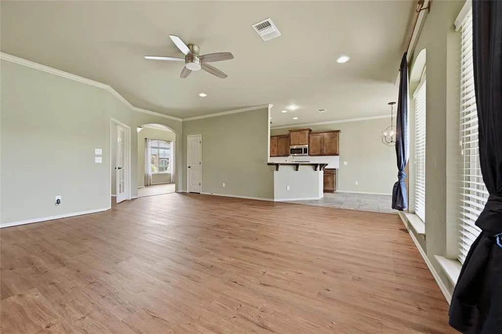 Photo 9 — 10337 Hawthorn Drive, Oklahoma City, OK 73120