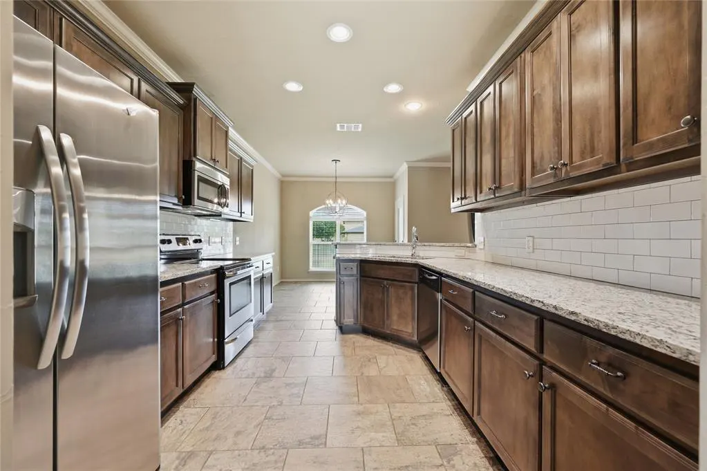 Photo 11 — 10337 Hawthorn Drive, Oklahoma City, OK 73120