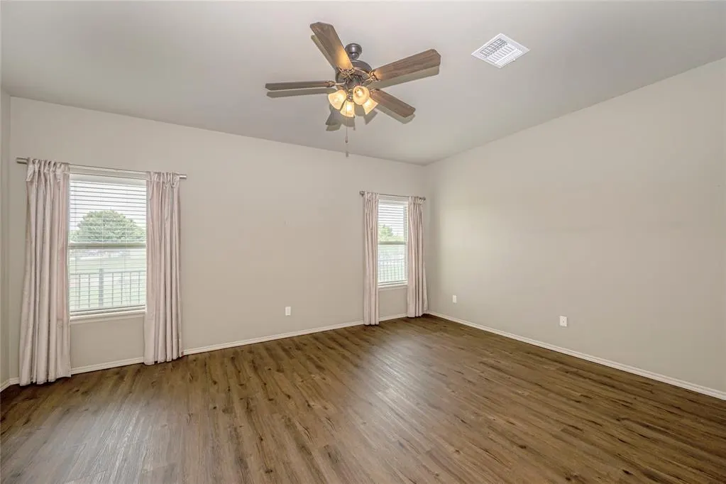 Photo 18 — 10337 Hawthorn Drive, Oklahoma City, OK 73120