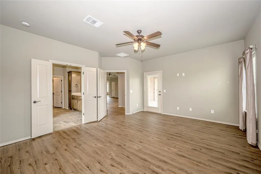 Photo 19 — 10337 Hawthorn Drive, Oklahoma City, OK 73120