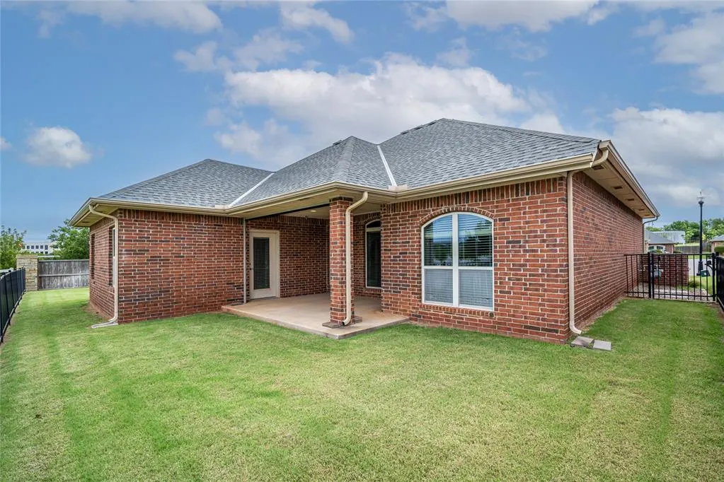 Photo 32 — 10337 Hawthorn Drive, Oklahoma City, OK 73120