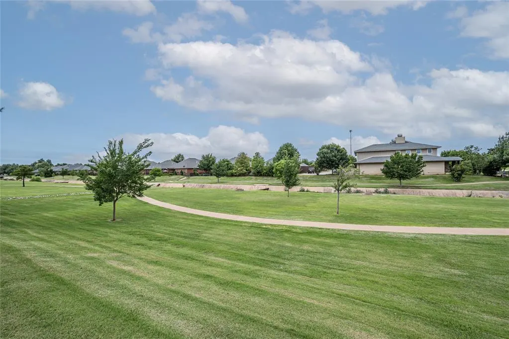 Photo 34 — 10337 Hawthorn Drive, Oklahoma City, OK 73120