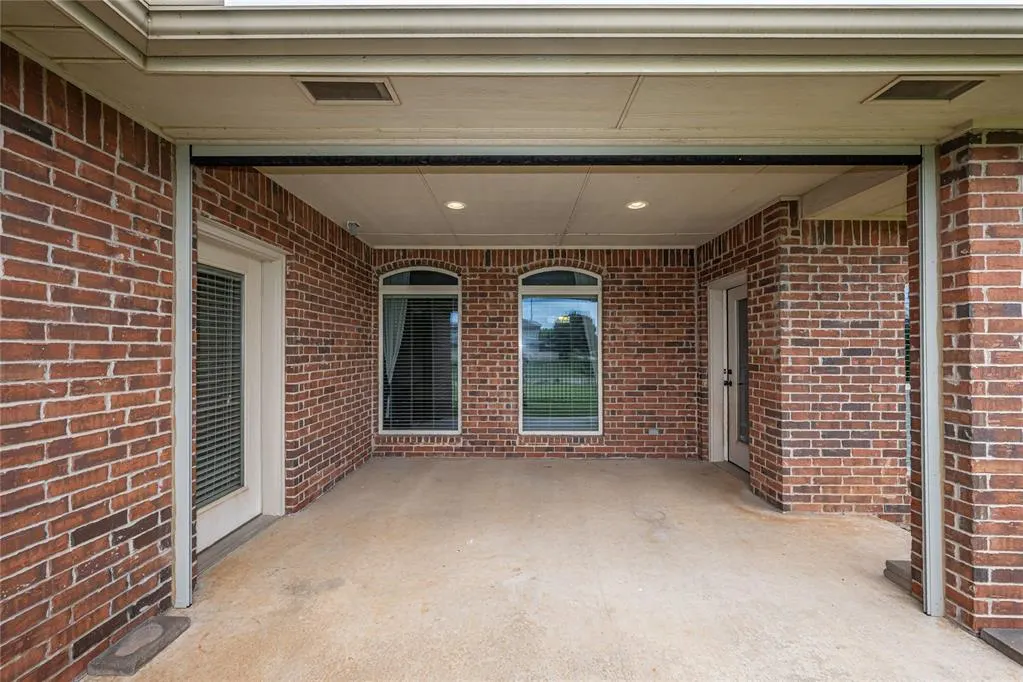 Photo 35 — 10337 Hawthorn Drive, Oklahoma City, OK 73120