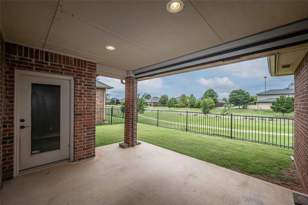 Photo 37 — 10337 Hawthorn Drive, Oklahoma City, OK 73120