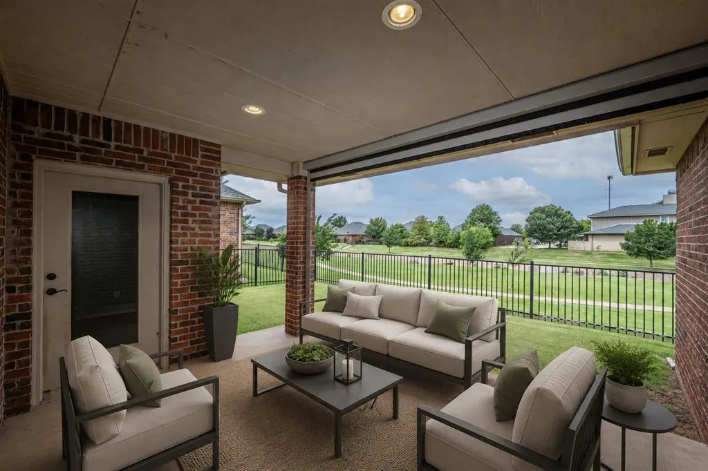 Photo 36 — 10337 Hawthorn Drive, Oklahoma City, OK 73120