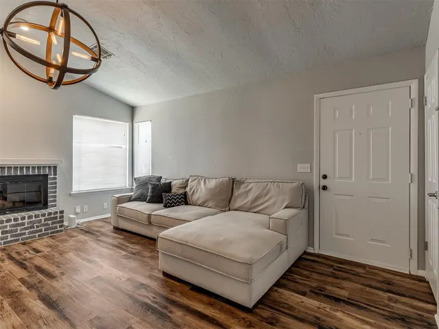 Photo 3 — 9747 Hefner Village Boulevard, Oklahoma City, OK 73162