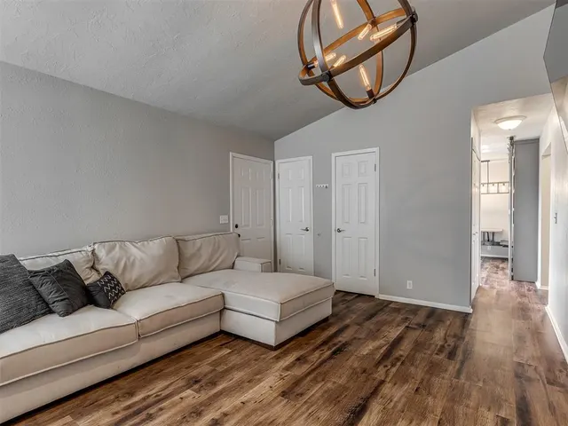 Photo 6 — 9747 Hefner Village Boulevard, Oklahoma City, OK 73162