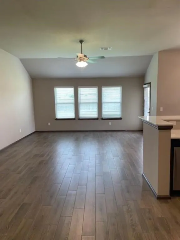 Photo 5 — 421 Compass Drive, Yukon, OK 73099