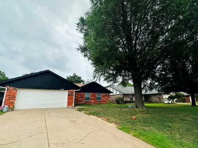 Photo 2 — 1612 Whispering Creek Drive, Edmond, OK 73013