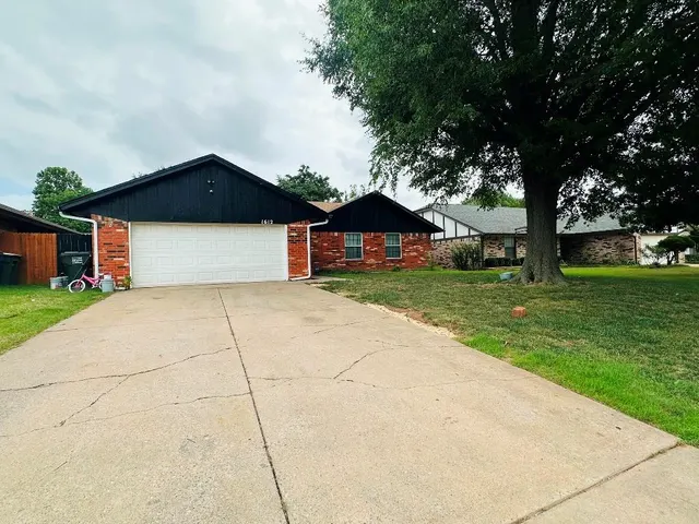 Photo 3 — 1612 Whispering Creek Drive, Edmond, OK 73013