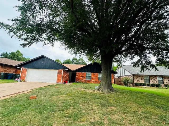 Photo 4 — 1612 Whispering Creek Drive, Edmond, OK 73013