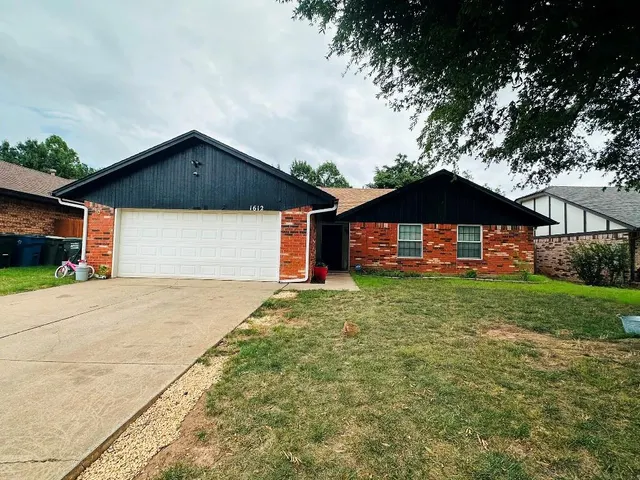 Photo 5 — 1612 Whispering Creek Drive, Edmond, OK 73013