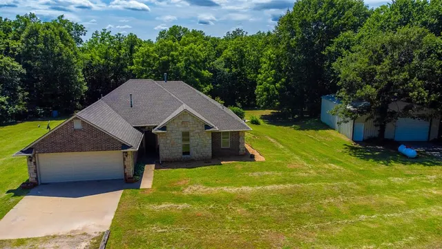 Front exterior — 900301 S Oak Hill Drive, Chandler, OK 74834