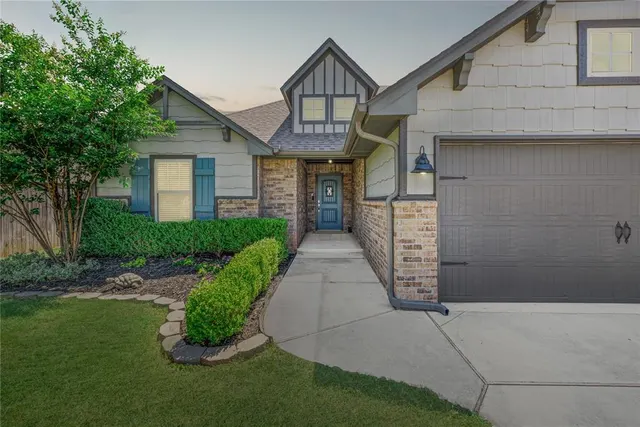Photo 2 — 4908 Wister Lane, Edmond, OK 73025