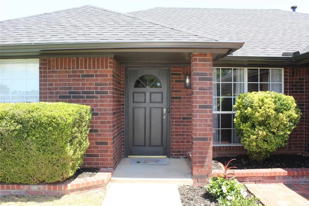 Front exterior — 14813 Twelve Oaks Drive, Choctaw, OK 73020