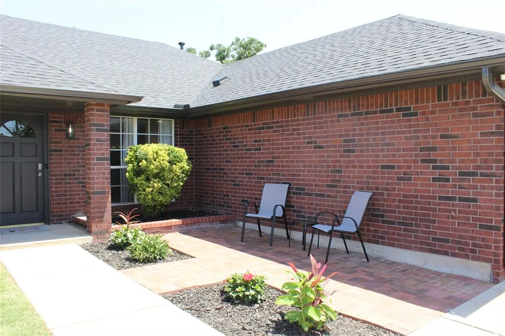 Photo 2 — 14813 Twelve Oaks Drive, Choctaw, OK 73020