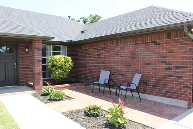 Photo 2 — 14813 Twelve Oaks Drive, Choctaw, OK 73020