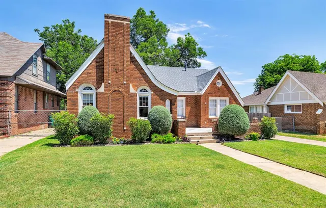 Photo 2 — 917 NE 18th Street, Oklahoma City, OK 73105