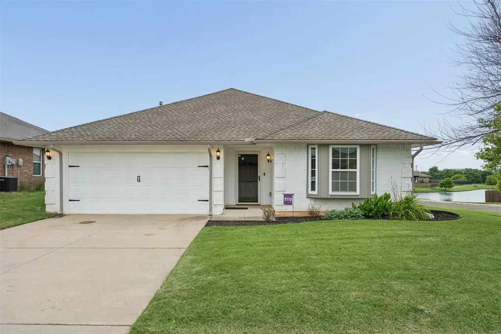 Front exterior — 4229 Syracuse Street, Moore, OK 73160
