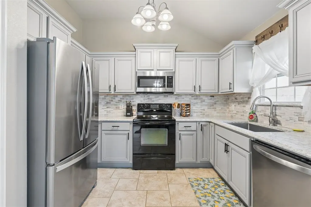 Photo 10 — 4229 Syracuse Street, Moore, OK 73160
