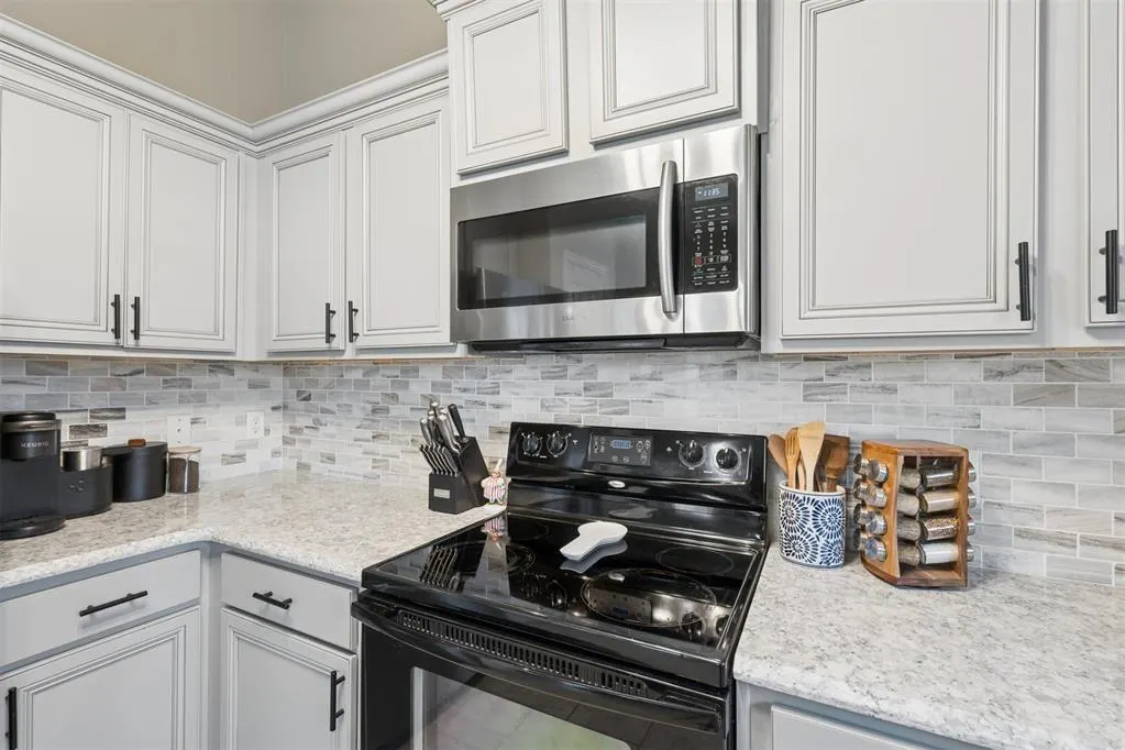Photo 13 — 4229 Syracuse Street, Moore, OK 73160