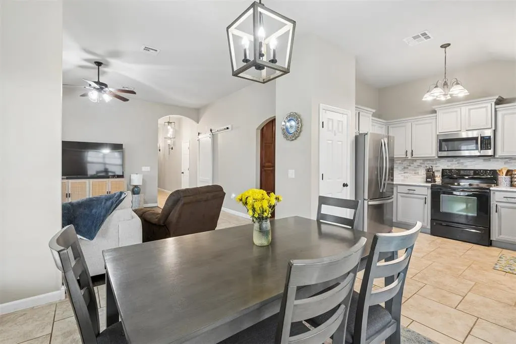 Photo 17 — 4229 Syracuse Street, Moore, OK 73160