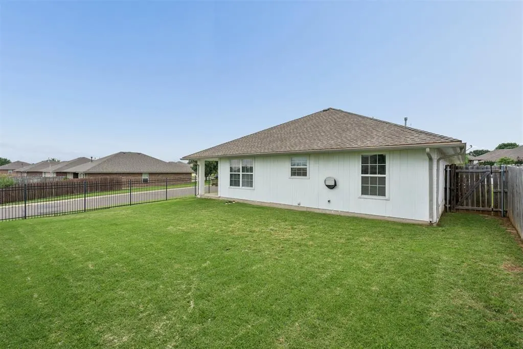 Photo 38 — 4229 Syracuse Street, Moore, OK 73160